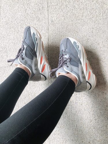 Yeezy  Boost 700 Magnet/Inertia/Wave Runner sneakers/Mauve/Utility Black photo review